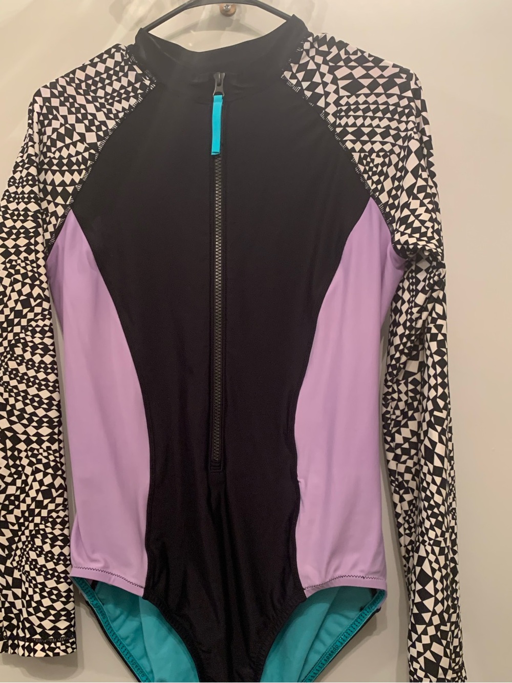 🔥SALE🔥 SPEEDO LONG SLEEVED, ZIP FRONT SWIM SUIT. EXCELLENT CONDITION! - Picture 9 of 9